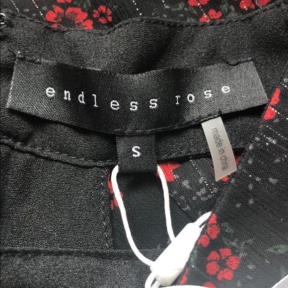 ENDLESS ROSE FLORAL CHOKER TANK TOP. - Picture 7 of 8